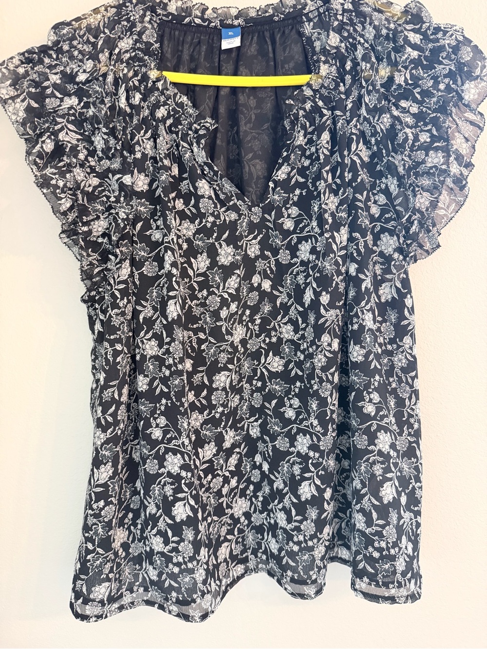 Old Navy Black and White Floral Ruffled Sleeve Blouse